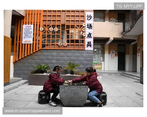 湖北冠军校园行激发学生兴趣,国际跳棋大师指导 湖北冠军校园行激发学生兴趣,国际跳棋大师指导