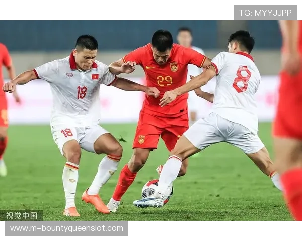 越南队东南亚决赛逆转夺冠战术解析，中场调整成胜负手